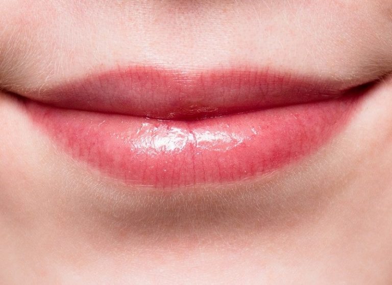 Early-Signs-Of-Oral-Cancer-768x559